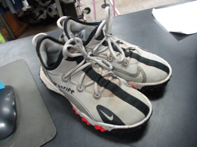 Load image into Gallery viewer, Used Nike Turf Shoes Size 2.5
