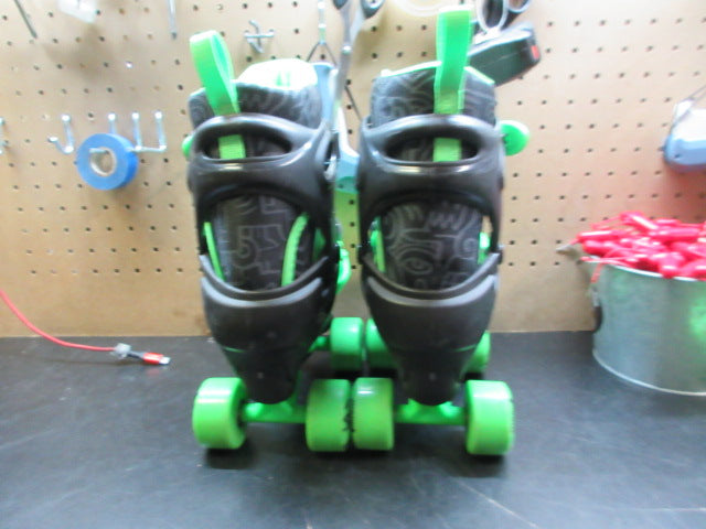 Load image into Gallery viewer, Used Roller Derby Green Kids Inline-Quad Combo Skates - Size 3-6
