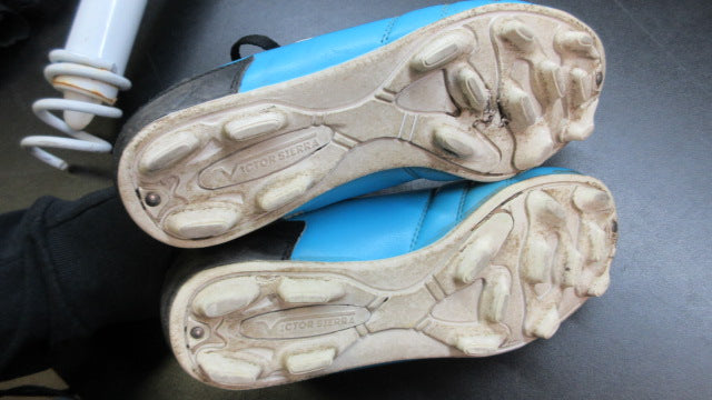 Load image into Gallery viewer, Used Victor Sierra Kids Cattura MD Jr Soccer Shoes - Size 4.5
