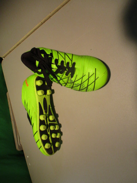 Used Vizari Youth Cleats Size 13.5c