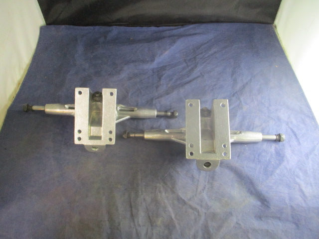 Load image into Gallery viewer, Used Randall R-11 180mm 50 Deg Longboard Trucks
