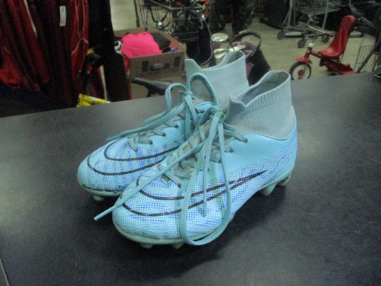 Used Unbranded Teal Soccer Cleat No Size Found