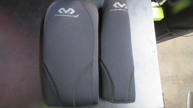 Load image into Gallery viewer, New McDavid Large Dual Density Knee Supports PAIR
