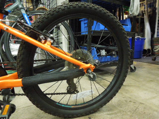 Load image into Gallery viewer, Used Cannondale Kids Trail 20 in Orange
