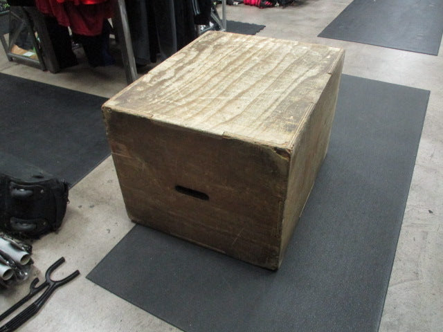 Load image into Gallery viewer, Used Wood  24&quot; W x 20&quot; W x 30&quot; H Plyo Box
