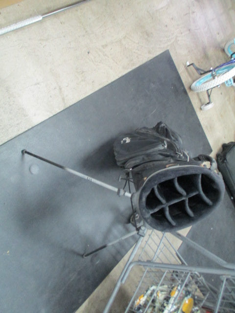 Load image into Gallery viewer, Used Callaway Golf Stand Bag W/ Strap
