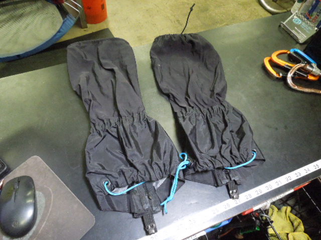 Load image into Gallery viewer, Used Equinox LTD Cold Winter Gaiters
