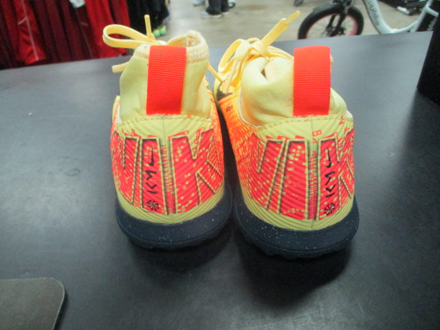 Load image into Gallery viewer, Used Nike Mercurial Size Youth 3.5 Indoor Soccer Cleats
