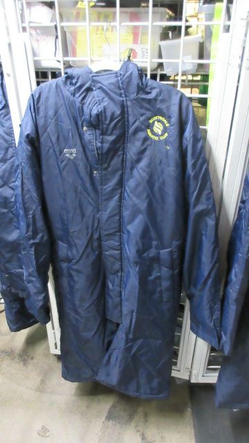 Load image into Gallery viewer, Used Arena Scottsdale Aquatic Club Swim Parka Adult Size Medium
