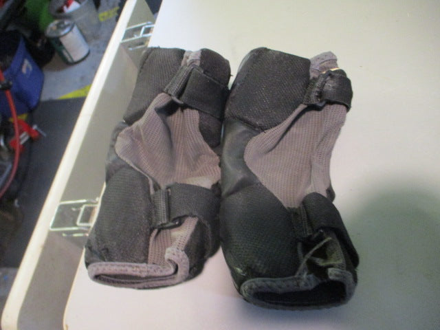 Load image into Gallery viewer, Used Warrior Burn Youth Lacrosse Elbow Pads
