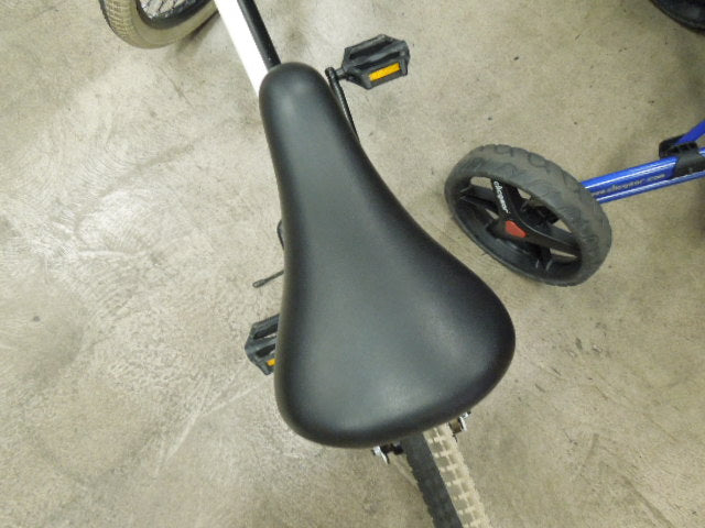 Load image into Gallery viewer, Used Kent 20" Spector BMX Bicycle
