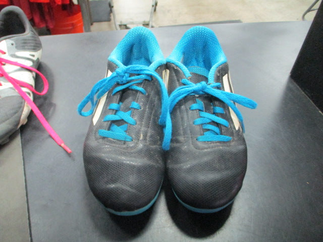 Load image into Gallery viewer, Used Adidas Soccer Shoes Size 2
