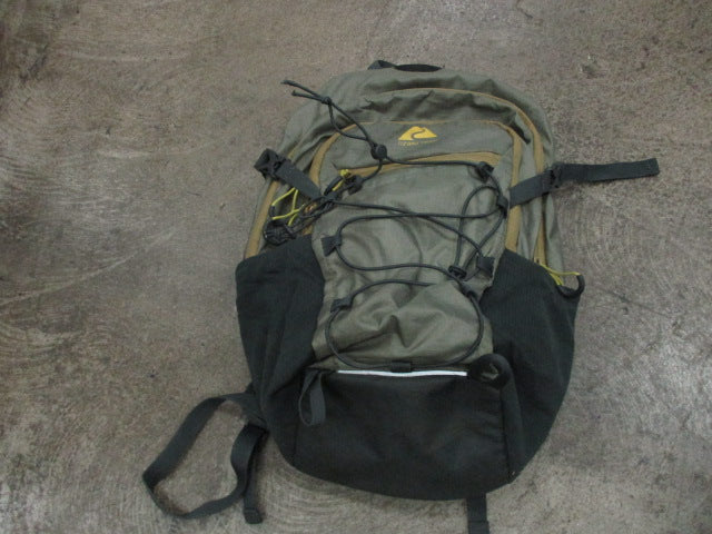 Load image into Gallery viewer, Used Ozark Trail 17 Liter Technical Backpack
