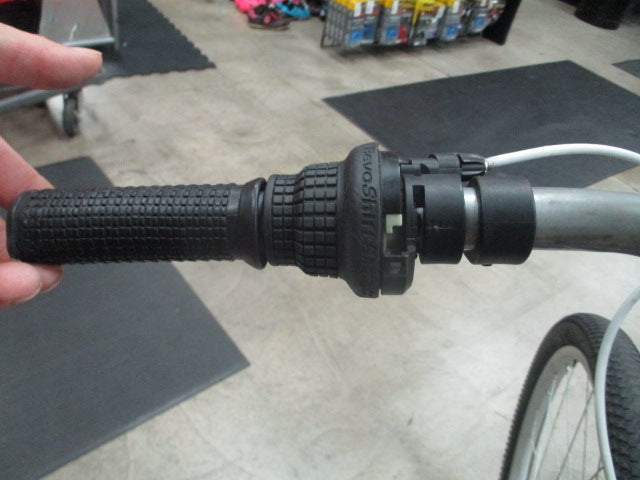 Load image into Gallery viewer, Used Raleigh Eva 2.0 26&quot; 21-Speed Mountain Bike XS Frame
