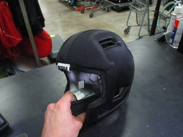 Load image into Gallery viewer, Like New Rocksolid RS2 Softshell Flag and 7v7 Football Headgear Size Small
