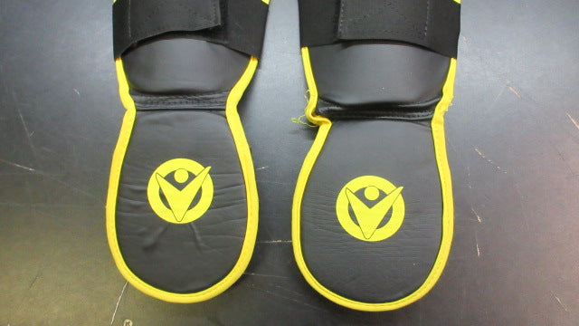 Load image into Gallery viewer, Used Victory Martial Arts Shin Guards - Size Small
