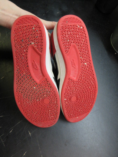 Load image into Gallery viewer, Used Nike Kids' Alleyoop Skating Shoes - Size Youth 6
