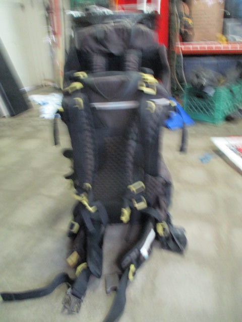 Load image into Gallery viewer, Used Sherpani Featherlite Frame Ultralight Fabric Baby Carrier Backpack
