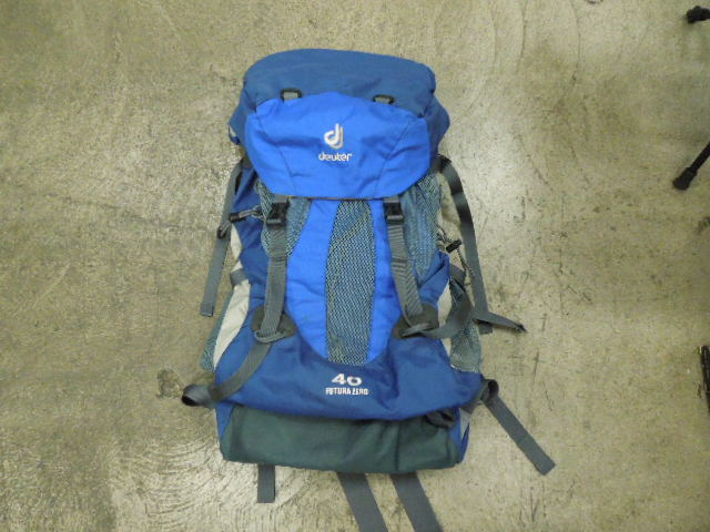 Load image into Gallery viewer, Used Deuter Futura Zero 40 Hiking Backpack

