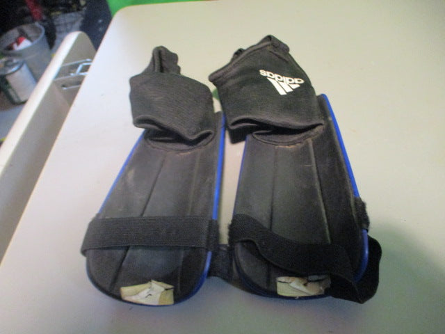 Load image into Gallery viewer, Used Adidas Youth Soccer Shin Guards
