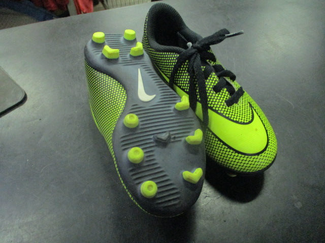 Load image into Gallery viewer, Used Nike Green Soccer Cleats Size 10C
