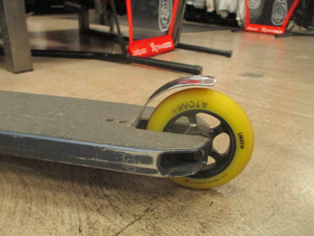 Load image into Gallery viewer, Used Lucky LS EVO Scooter
