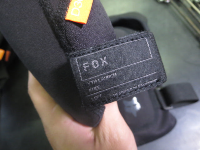 Load image into Gallery viewer, Used Fox Racing Youth Launch Knee Pads Size Youth
