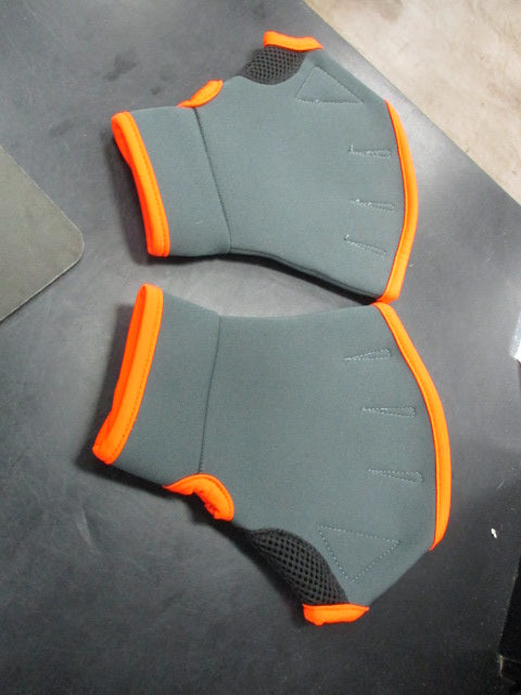 Load image into Gallery viewer, Used Fitness Gear Water Fitness Gloves Size Small
