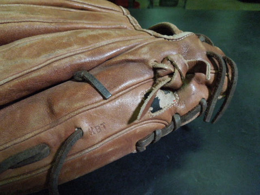Used Wilson A200 1787 11.75" RHT Infield Glove