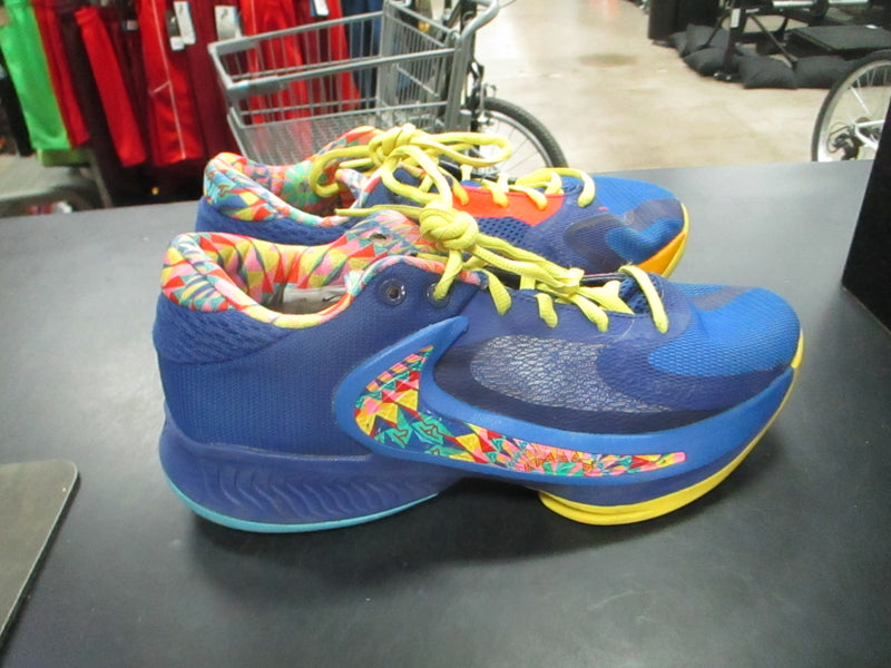 Load image into Gallery viewer, Used Nike Zoom freak SE Size Youth Sneakers
