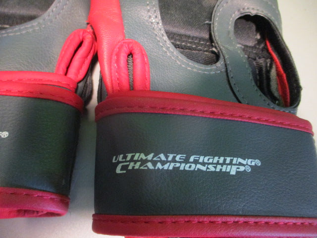 Load image into Gallery viewer, Used UFC Size S/M Sparing Gloves

