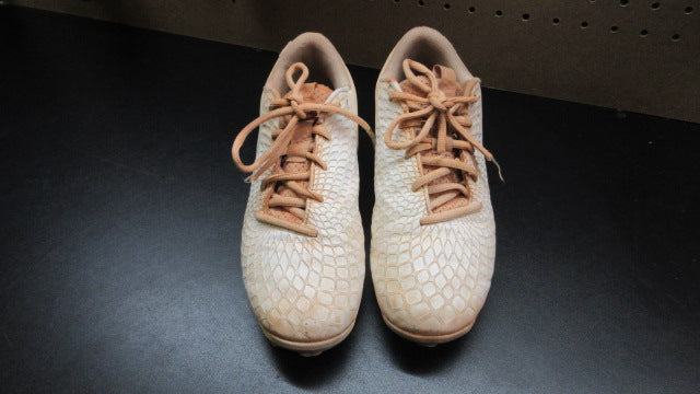 Load image into Gallery viewer, Used Under Armour UA Glyde 2 RM Womens Softball Cleats - Size 6
