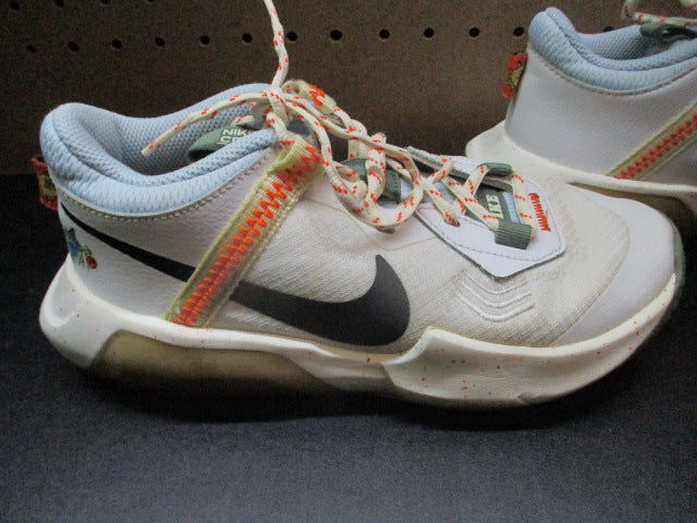 Load image into Gallery viewer, Used Nike Air Zoom Crossover Basketball Shoes - Size Youth 4.5
