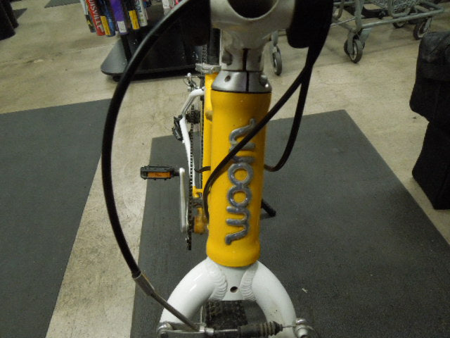 Load image into Gallery viewer, Used Woom 5 24" Wheel Kids Bike in Yellow
