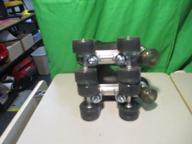 Load image into Gallery viewer, Used Impala Quad Womens Size 1 Roller Skates
