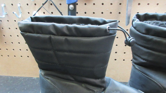 Load image into Gallery viewer, Used WFS Winter Snow Boots - Size 6
