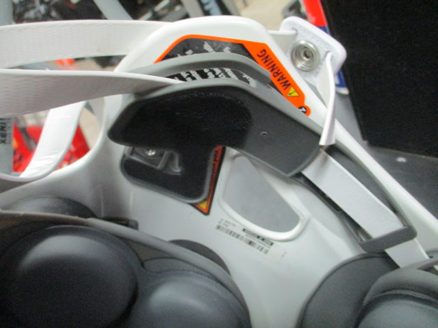 Load image into Gallery viewer, Used Xenith X2E+ Youth Large White Football Helmet 2023 (Jaw Pads Not Incl)

