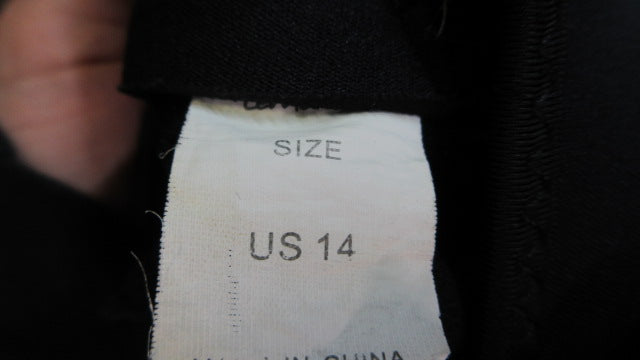 Load image into Gallery viewer, Used Lemorecn Wetsuit - Size 14
