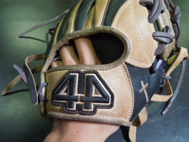 Load image into Gallery viewer, Used 44PRO Signiture Series Custom JP11 11.5" RHT Infield Glove
