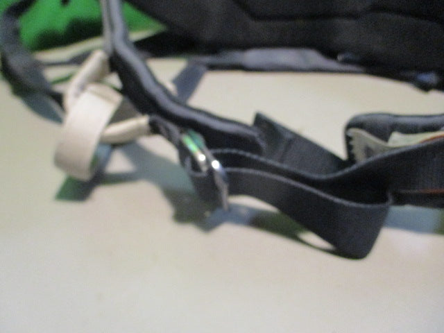 Load image into Gallery viewer, Used Petzl Adjama Harness
