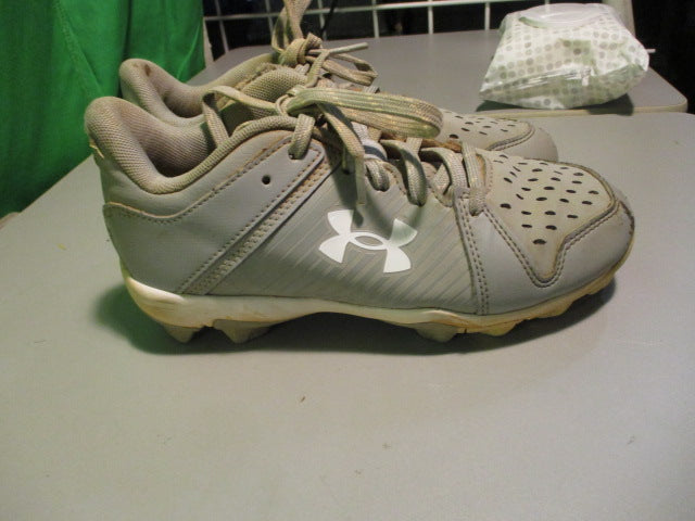 Load image into Gallery viewer, Used Under Armour Leadoff Size Youth 3 Cleats
