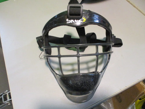 Used SKLZ Fielders Mask