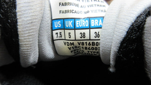 Load image into Gallery viewer, Used Mizuno Wave Supersonic Volleyball Court Shoes - Size 7.5
