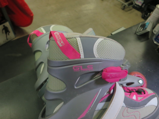 Load image into Gallery viewer, Used Chicago Skates Ladies GLS Roller Skate Size 9
