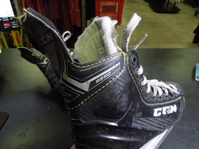 Load image into Gallery viewer, Used CCM Tacks 9350 Ice Hockey Skates Size 3
