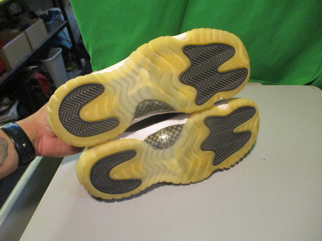 Load image into Gallery viewer, Used Jordan 11 Retro Concord Size Youth 6.5 Basketball Shoes
