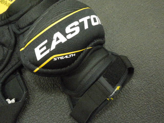 Load image into Gallery viewer, Used Easton Stealth 75s Hockey Chest Protector Size Medium

