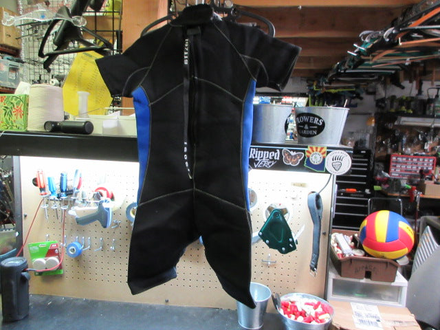 Load image into Gallery viewer, Used Isosi Shorty Wetsuit - Size 12
