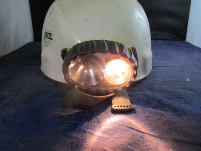 Load image into Gallery viewer, Used Petzl Vertex Best Ansi Duo Climbing Helmet w/ Light - works

