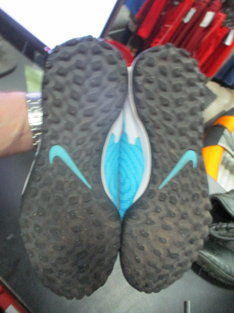 Load image into Gallery viewer, Used Nike Phantom Size 4.5 Soccer Turf Soccer Shoes
